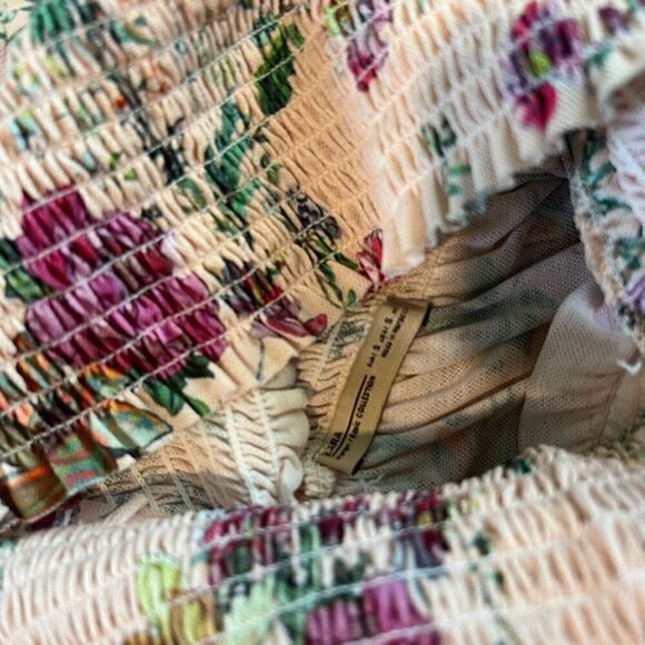 Zara Smocked Criss Cross Off Shoulder
Maxi Dress size s - Picture 4 of 4